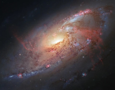 M106 - Spirální galaxie v souhvězdí Honicích psů