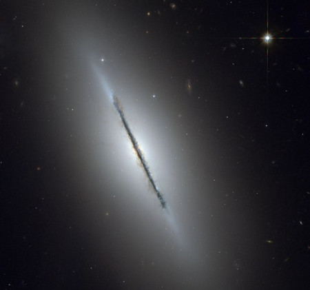 M102 - Čočková galaxie v souhvězdí Draka