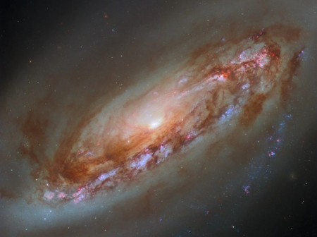 M090 - Spirální galaxie v souhvězdí Panny
