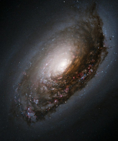 M064 - Spirální galaxie "Černé oko - Šípková Růženka - Spící kráska" v souhvězdí Vlasů Bereniky