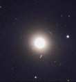 M089 - Eliptická galaxie v souhvězdí Panny